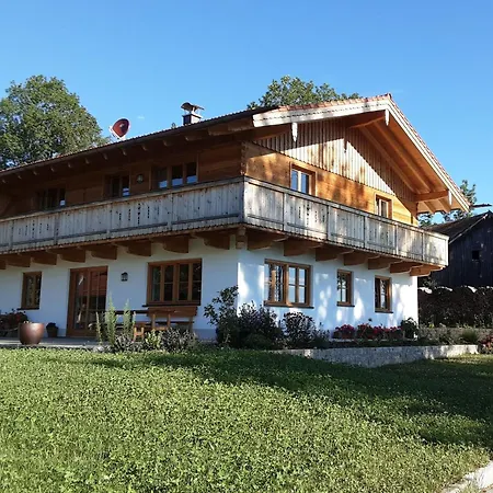 Neubauer Apartment *